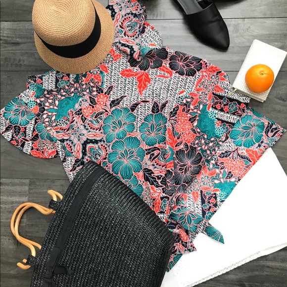 Tie Front Blouse Generous Medium - Picture 3 of 6